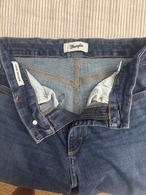 Wrangler Blue Denim Jeans with Contrast Stitching